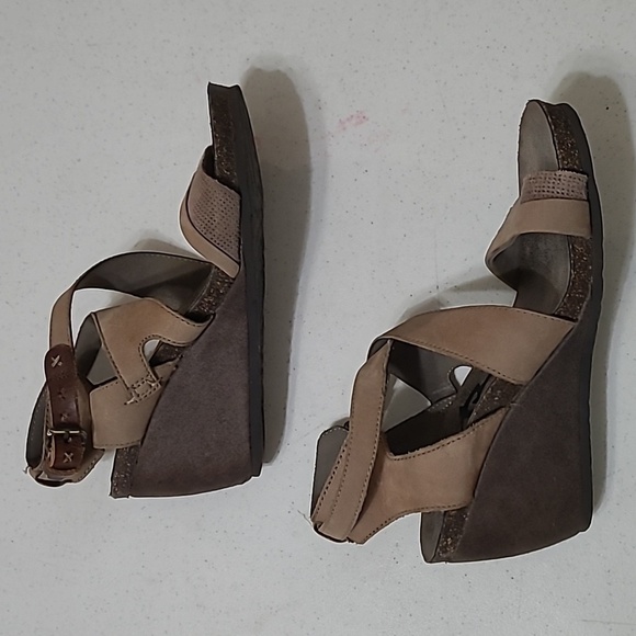 OTBT "Freedom" Women's Tan Wedge Sandals size 8 - Picture 4 of 11